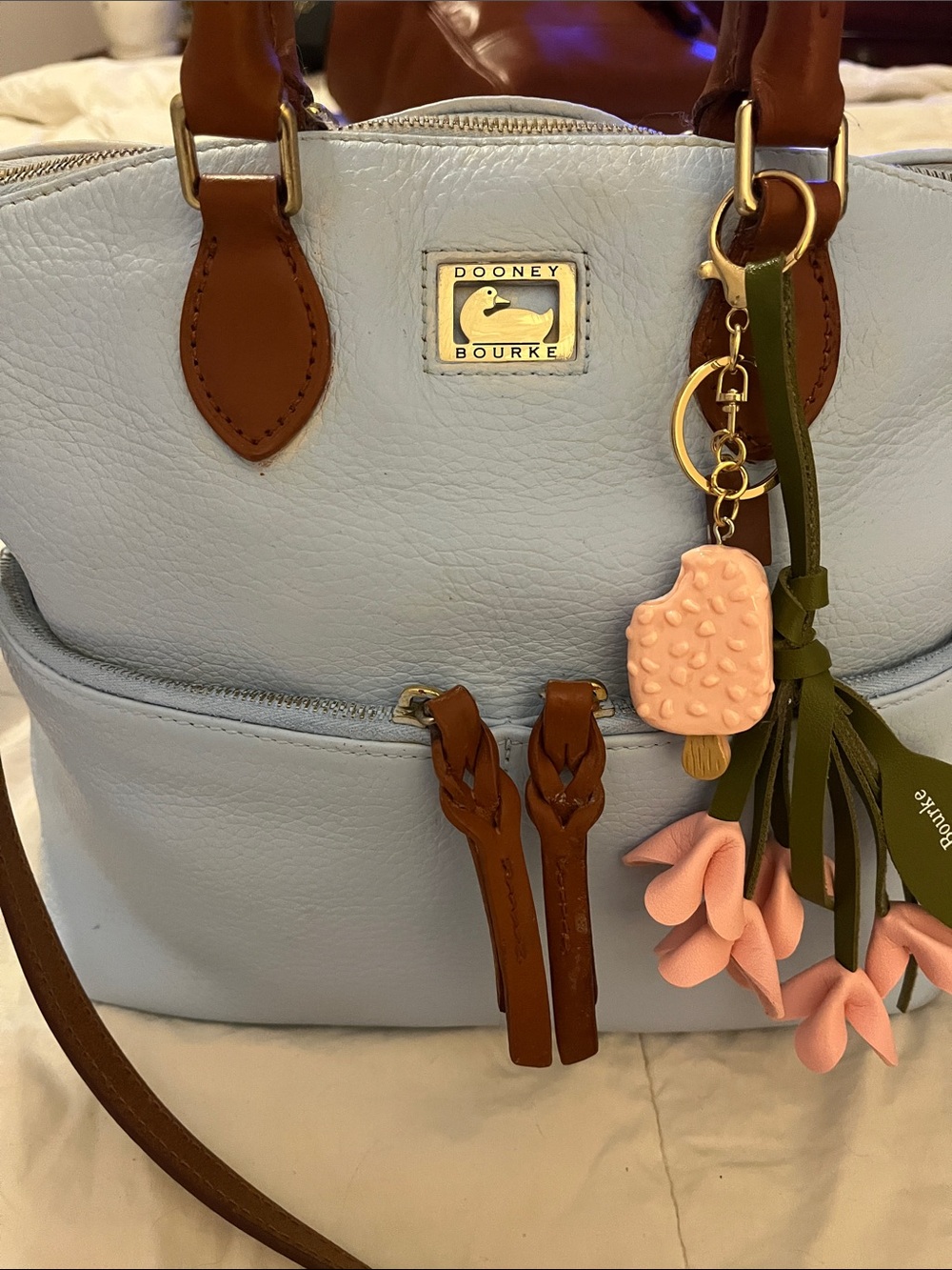 Bag originally white and refurbished in baby blue, it is offered as well as